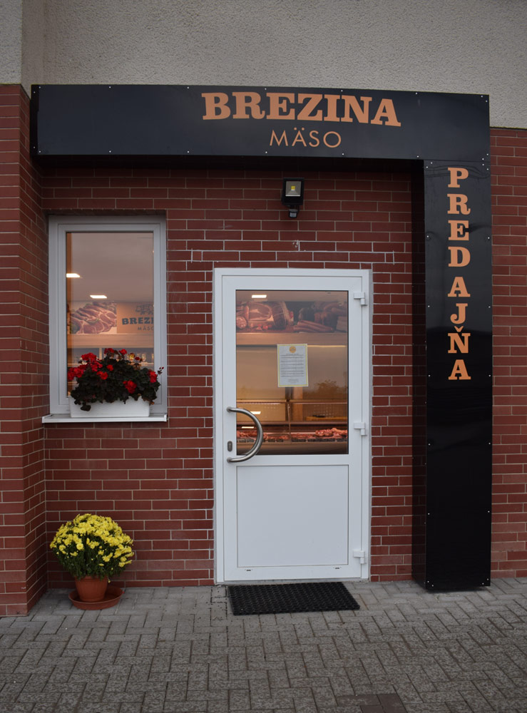 Kvalitné mäso Brezina - Vstup do predajne